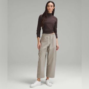 Lululemon Lightweight Mid-Rise Barrel-Leg Cropped Pant/Riverstone/Size 4/New!